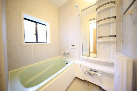 浴室　バスルームは一日の疲れを癒すくつろぎの場所。ゆったりとしたキレイな浴室で、優雅なバスタイムを。