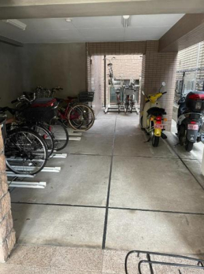 その他共用部　駐輪場、バイク置き場。