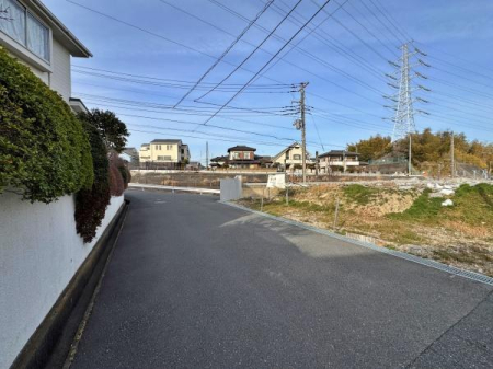 �_�ސ쌧���l�s�`���`���7���ڂ̓y�n�̑O�ʓ��H�܂ތ��n�ʐ^