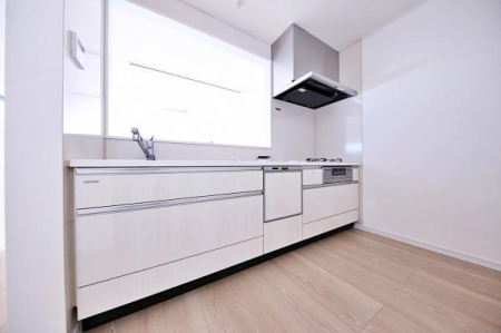 キッチン　まるで家具のようなデザインのタカラスタンダードオフェリアシリーズ。高機能でありながらインテリア性も両立。