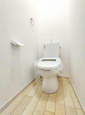 トイレ　シンプルで落ち着きのあるトイレ。きれいに保たれております。