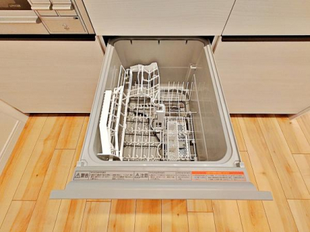 キッチン　食洗器付きなので洗い物が楽々に！！時間効率も上がります。