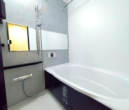 浴室　清潔感のある浴室は、心身ともに癒される特別な空間。もちろん、浴室乾燥機付きです！