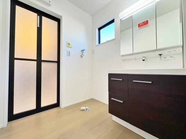 _ސ쌧ls`k撹R̐VzˌĂ̐ʑEʏ