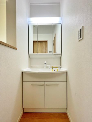 _ސ쌧ls拫VJ̒ÈˌĂ̐ʑEʏ