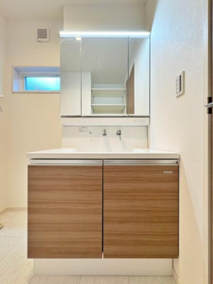 _ސ쌧sq̐VzˌĂ̐ʑEʏ