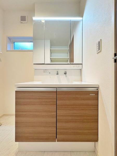 _ސ쌧sq̐VzˌĂ̐ʑEʏ