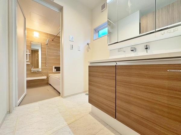 _ސ쌧sq̐VzˌĂ̐ʑEʏ