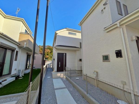 scs2ڂ̐VzˌĂ̑OʓH܂ތnʐ^