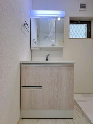 _ސ쌧lsx7ڂ̐VzˌĂ̐ʑEʏ