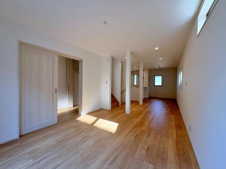 _ސ쌧lsx7ڂ̐VzˌẴrO