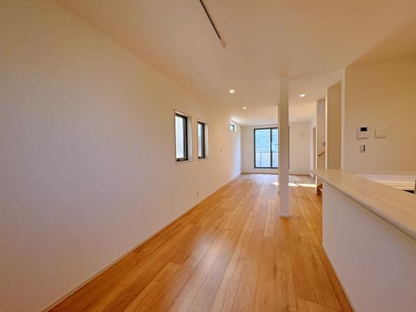 _ސ쌧lsx7ڂ̐VzˌẴrO