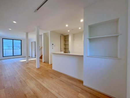 _ސ쌧lsx7ڂ̐VzˌẴrO