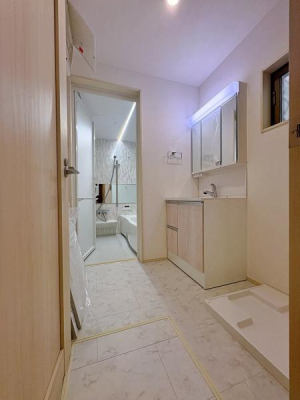 _ސ쌧lsx7ڂ̐VzˌĂ̐ʑEʏ