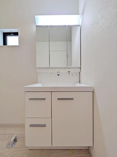 _ސ쌧sА4ڂ̐VzˌĂ̐ʑEʏ