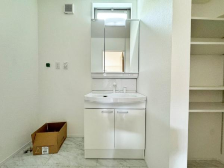 _ސ쌧s̐VzˌĂ̐ʑEʏ