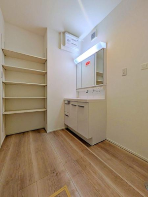 _ސ쌧lsh}4ڂ̐VzˌĂ̐ʑEʏ