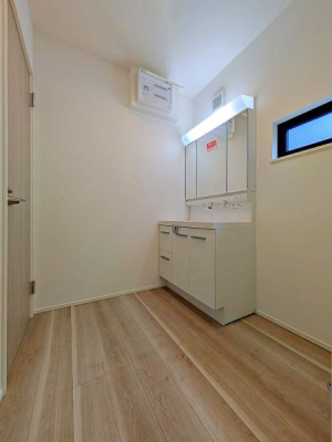 _ސ쌧lsh}4ڂ̐VzˌĂ̐ʑEʏ