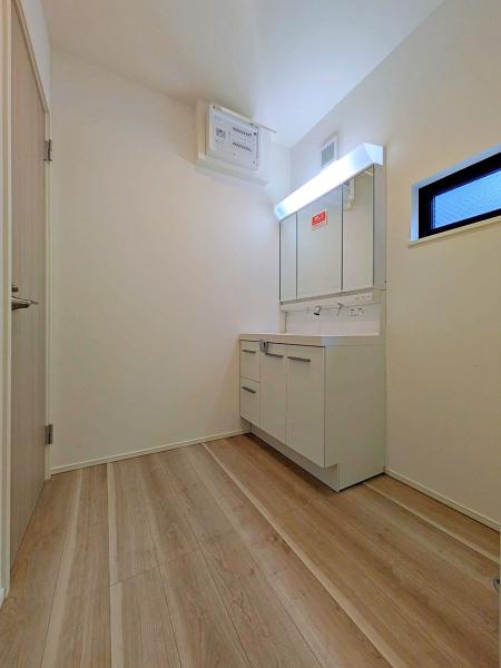 _ސ쌧lsh}4ڂ̐VzˌĂ̐ʑEʏ