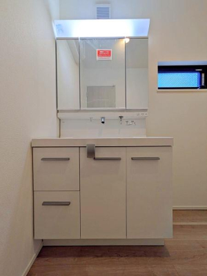 _ސ쌧lsh}4ڂ̐VzˌĂ̐ʑEʏ