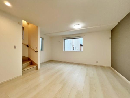 _ސ쌧s擡4ڂ̐VzˌẴrO