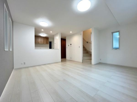 _ސ쌧s擡4ڂ̐VzˌẴrO