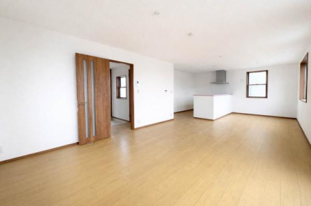 �_�ސ쌧���l�s��q��X4���ڂ̐V�z��ˌ��Ẵ��r���O