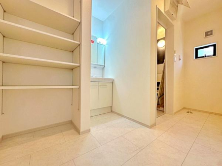 _ސ쌧qsq4ڂ̐VzˌĂ̐ʑEʏ