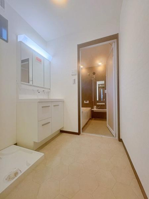 scs㏬Rc̒ÈˌĂ̐ʑEʏ