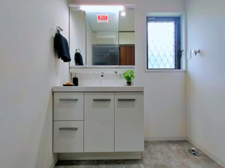 _ސ쌧ls˒ˋOc̒ÈˌĂ̐ʑEʏ