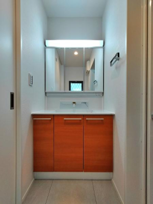 _ސ쌧qsKl2ڂ̒ÈˌĂ̐ʑEʏ