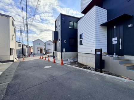 �_�ސ쌧���l�s�˒ˋ�����̐V�z��ˌ��Ă̑O�ʓ��H�܂ތ��n�ʐ^