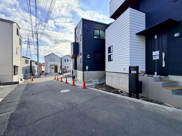 �_�ސ쌧���l�s�˒ˋ�����̐V�z��ˌ��Ă̑O�ʓ��H�܂ތ��n�ʐ^