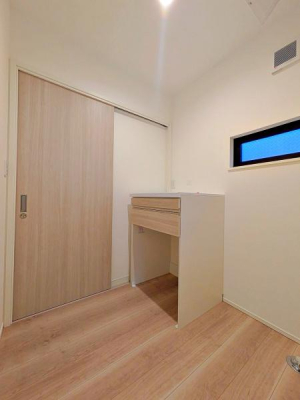 _ސ쌧lsh}4ڂ̐VzˌĂ̐ʑEʏ