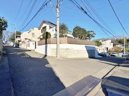 �_�ސ쌧���l�s�s�}�擌�R�c���̒��È�ˌ��Ă̑O�ʓ��H�܂ތ��n�ʐ^