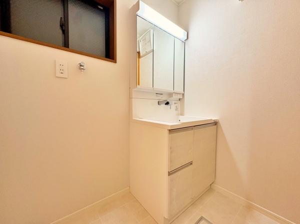 _ސ쌧s撆쓇5ڂ̒ÈˌĂ̐ʑEʏ