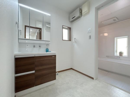 _ސ쌧ls_ސ揼2ڂ̒ÈˌĂ̐ʑEʏ