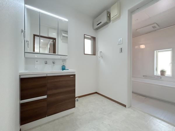 _ސ쌧ls_ސ揼2ڂ̒ÈˌĂ̐ʑEʏ