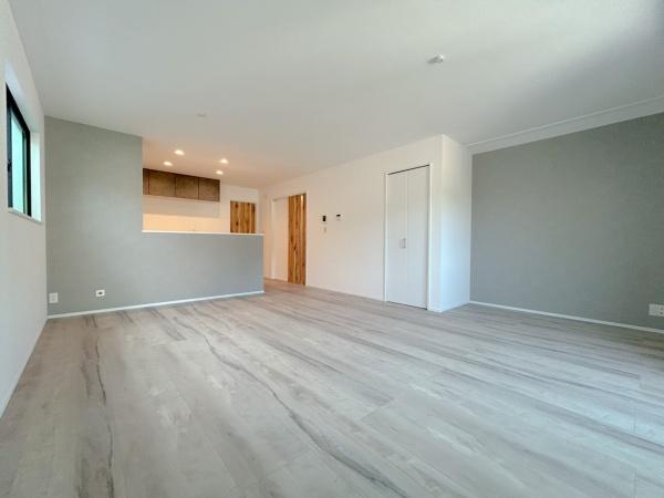 �_�ސ쌧��a�s���ߊԂ̐V�z��ˌ��Ẵ��r���O