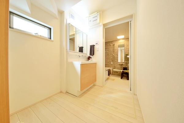 _ސ쌧ls΋擌{6ڂ̒ÈˌĂ̐ʑEʏ