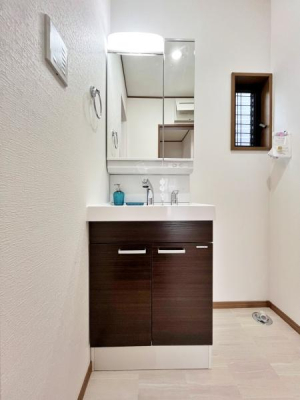 _ސ쌧ls˒ˋOc̒ÈˌĂ̐ʑEʏ