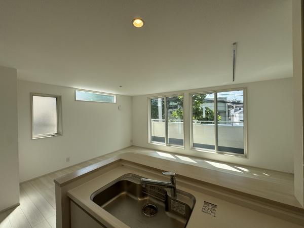 _ސ쌧lsR3ڂ̐VzˌẴrO