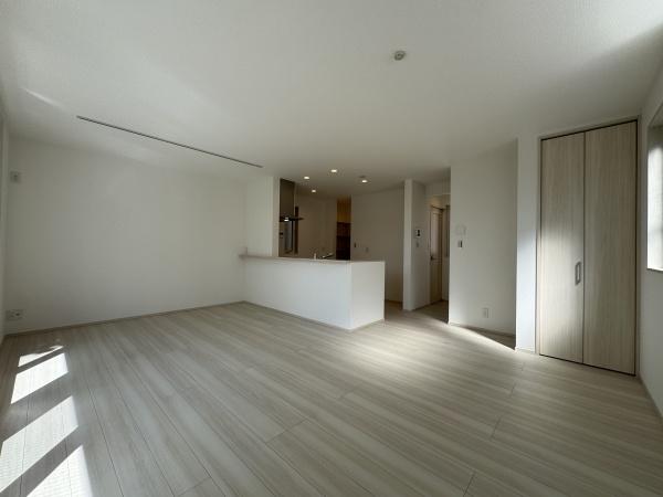 _ސ쌧lsR3ڂ̐VzˌẴrO