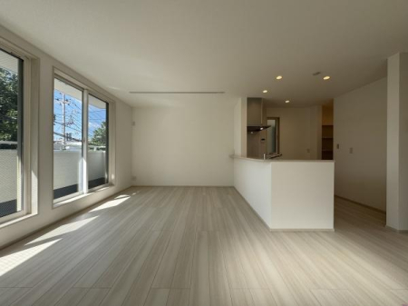 _ސ쌧lsR3ڂ̐VzˌẴrO