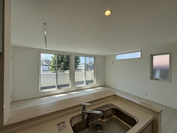 _ސ쌧lsR3ڂ̐VzˌẴrO