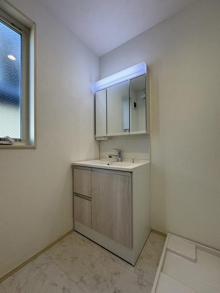 _ސ쌧lsR3ڂ̐VzˌĂ̐ʑEʏ