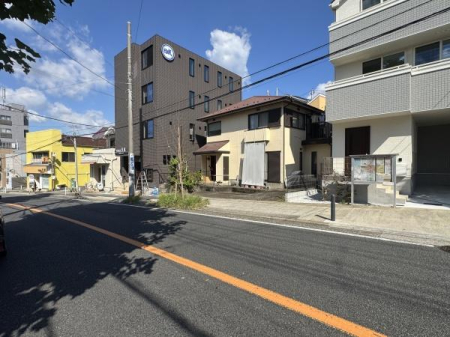 _ސ쌧lsR3ڂ̐VzˌĂ̑OʓH܂ތnʐ^