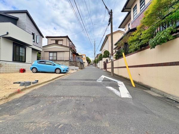 �_�ސ쌧���l�s�`�������R1���ڂ̐V�z��ˌ��Ă̑O�ʓ��H�܂ތ��n�ʐ^