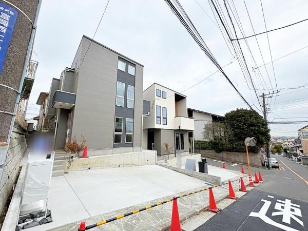 �_�ސ쌧���l�s�����x����1���ڂ̐V�z��ˌ��Ă̑O�ʓ��H�܂ތ��n�ʐ^