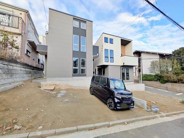 �_�ސ쌧���l�s�����x����1���ڂ̐V�z��ˌ��Ă̑O�ʓ��H�܂ތ��n�ʐ^